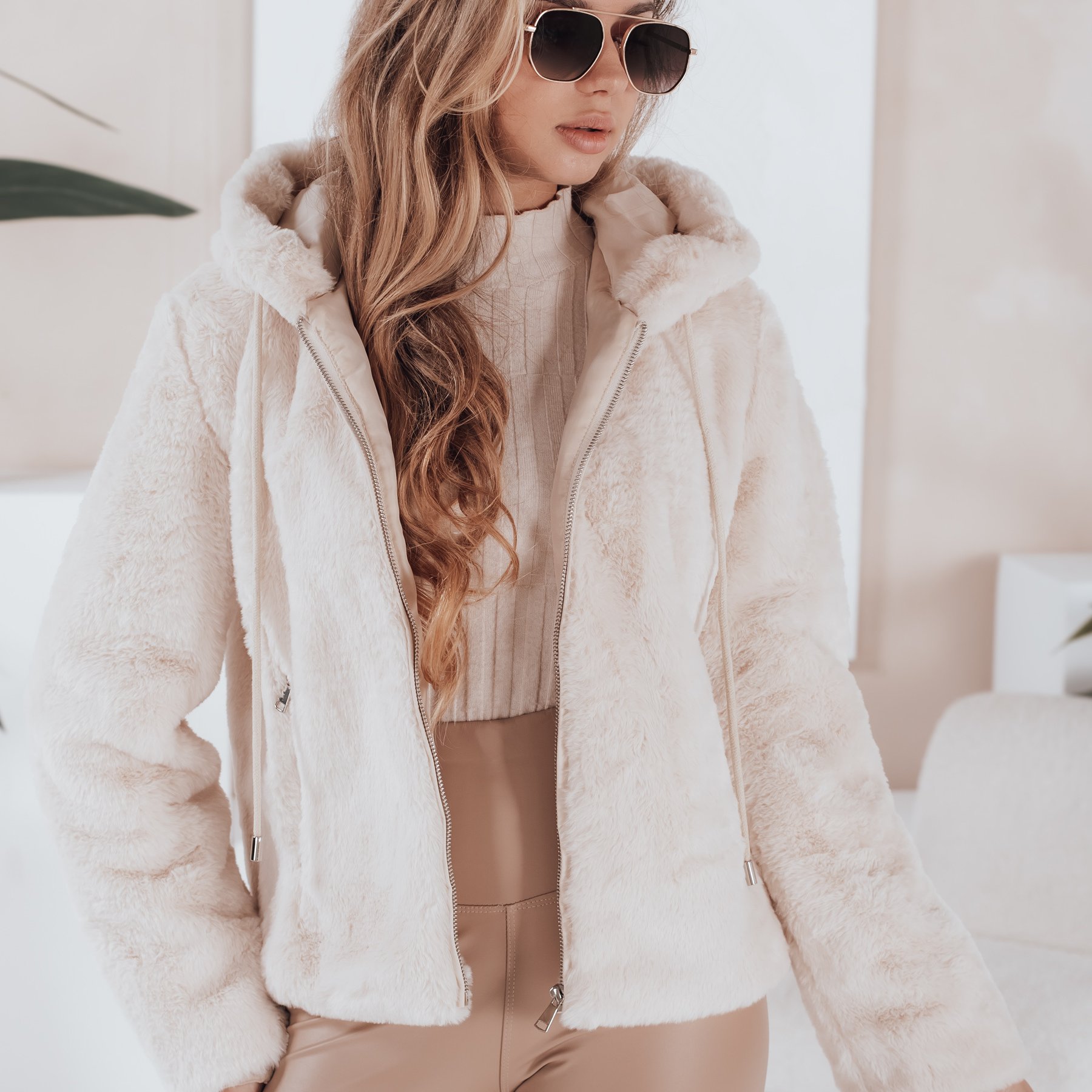 Image of Women's Short Faux Fur Coat With Hood, Winter Puffer Jacket With Zipper, Elegant And Practical Outerwear With Pockets, Modern Short Fur Coat Perfect For Fall And Winter, 4994