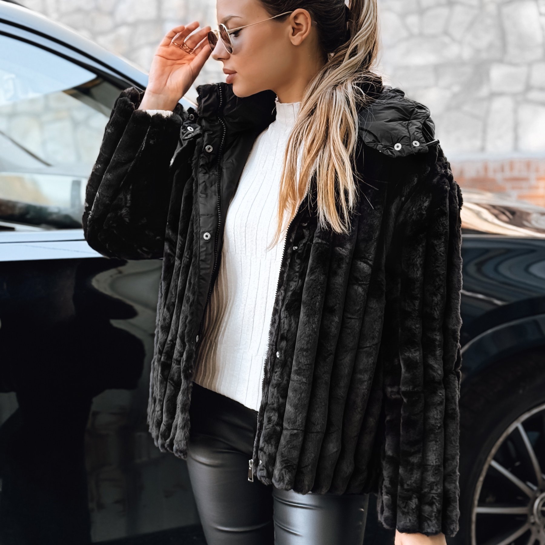 Image of Women's Coat Made Of Artificial Fur With A Detachable Hood, Insulated Waistcoat With Pockets And Zipper, Elegant Winter Coat With A Soft Texture, Stylish Urban Coat For Everyday And Formal .