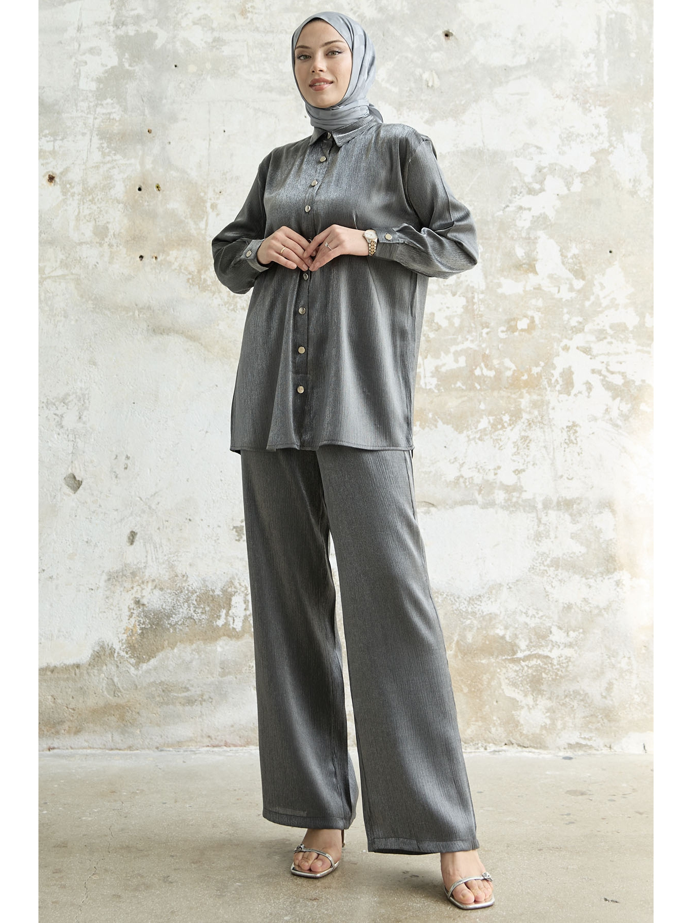 طقم مزدوج شبه أنثراسيت لقمة القميص تفاصيل المنتج 4