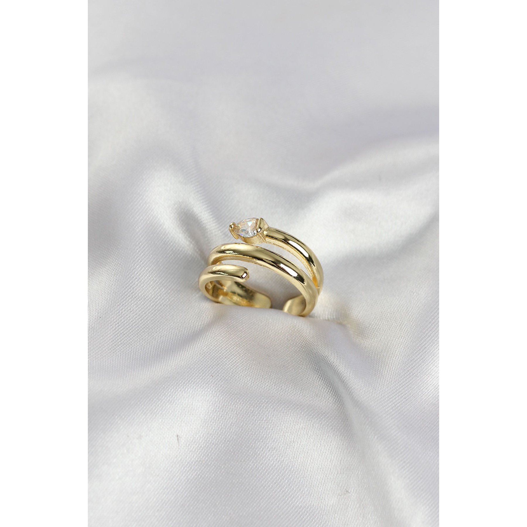 Pirinç Gold Renk Yılan Model Kadın Yüzük: retailer-supplied image